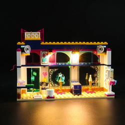 Lighting Showdown Of Lego Andrea’s Accessories Store 41344