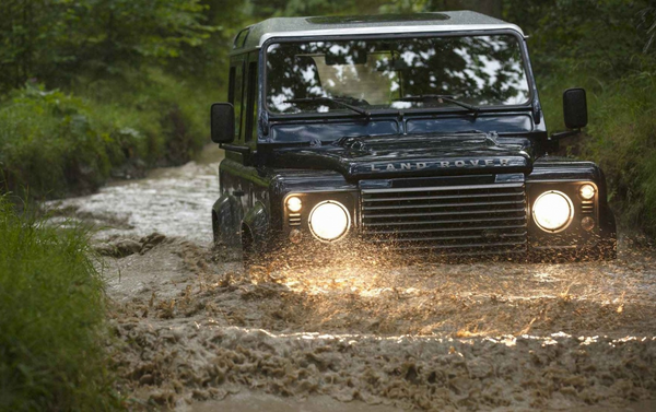 Lighting Lego Land Rover Defender 42110 Set: First Impression car!