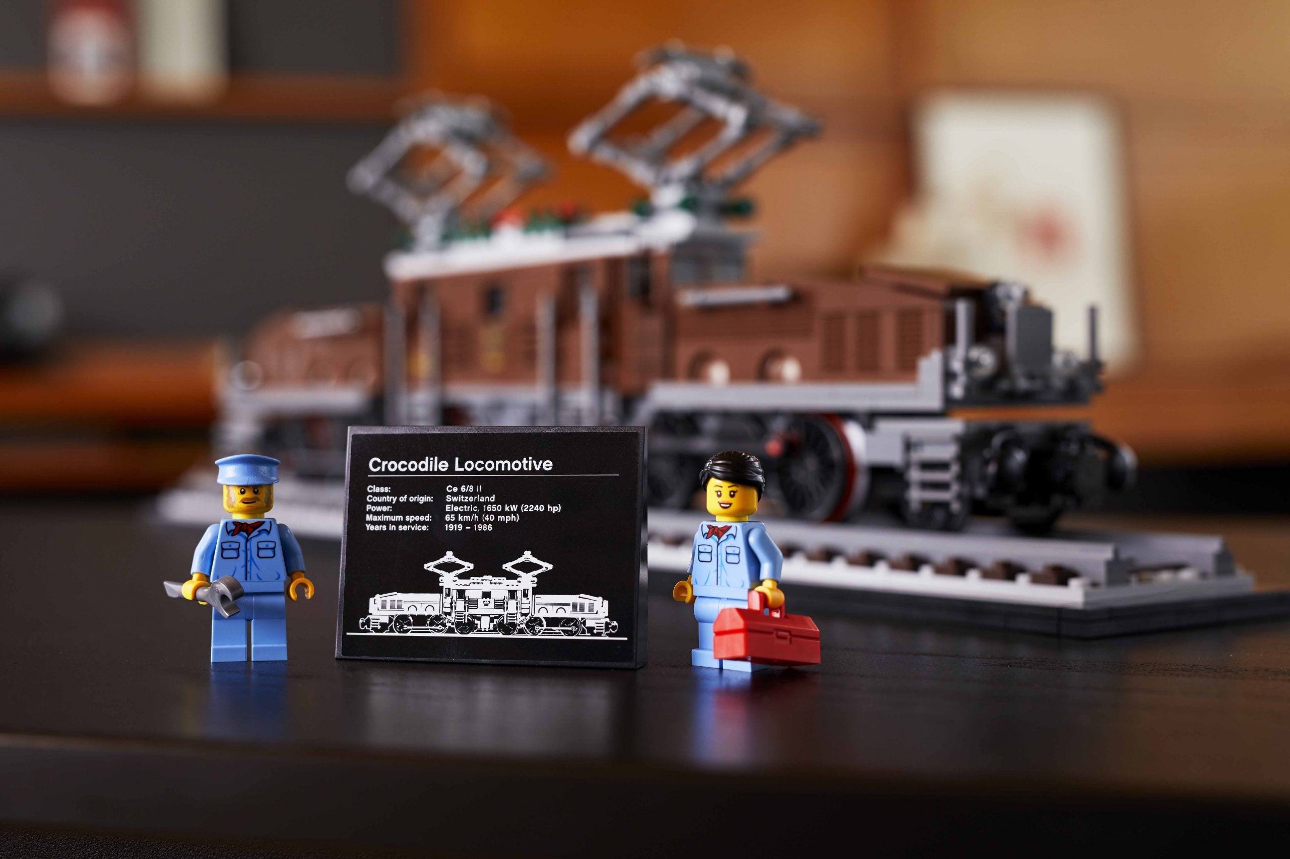 Build The Iconic Lego Crocodile Locomotive 10277 With Lights!