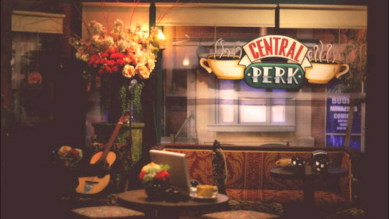 Hang Out With Friends At Dazzling Central Perk 21319