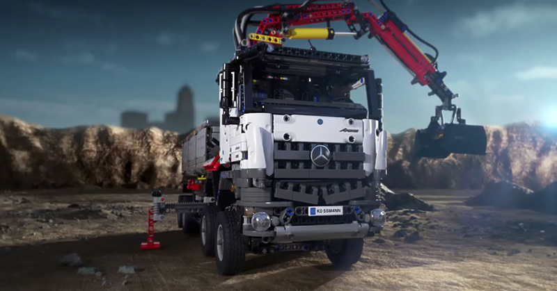 Universel mørkere sum Get Thrilled With This Gigantic Lighting Lego Mercedes-Benz Arocs 3245 –  Lightailing