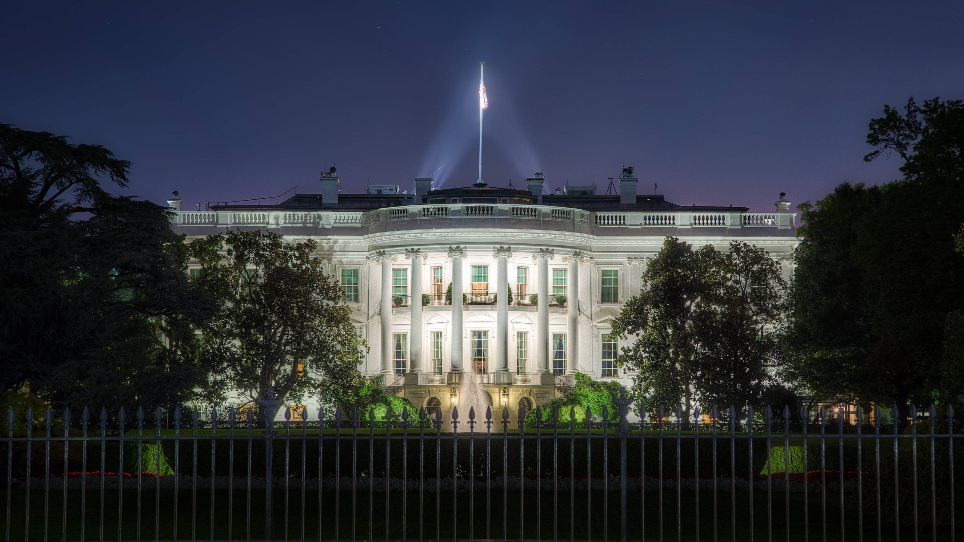 An Inspiring Display: Lego Architecture The White House 21054